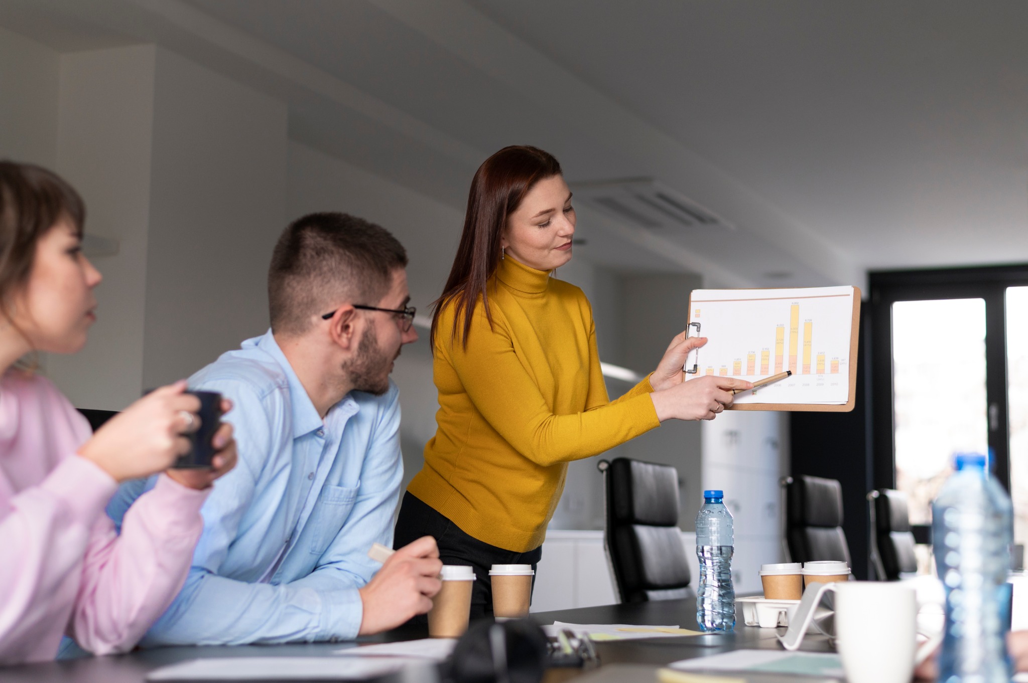 Equipo analizando estrategia y resultados comerciales